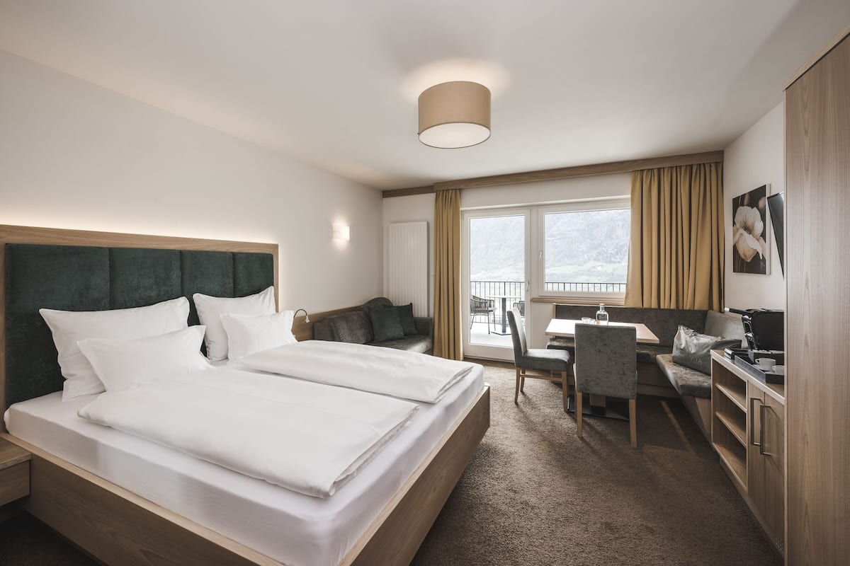 Comfort Double Room, Balcony, Mountain View | 1 bedroom, minibar, in-room safe, soundproofing