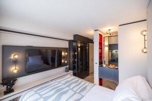 1 bedroom, laptop workspace, iron/ironing board, free WiFi
