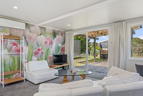 Hicks Haven - Waikanae Beach Holiday Studio