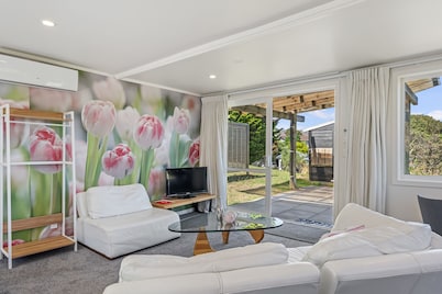 Hicks Haven - Waikanae Beach Holiday Studio