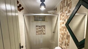A bathroom with a toilet, sink, and shower stall. - Recanto da Lua (Prado)