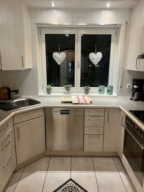 Micro-ondas, cooktop, lava-louças