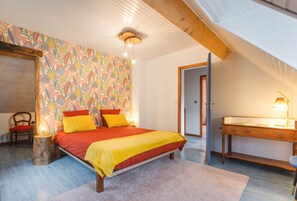 3 quartos, ferros/tábuas de passar roupa, Wi-Fi, roupa de cama