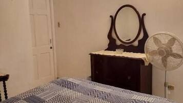 1 chambre, fer et planche Ă  repasser, Wi-Fi, draps fournis