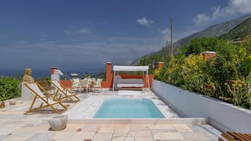 Villa | 4 bedrooms, desk