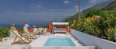 Villa | 4 bedrooms, desk