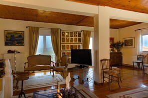 Villa | 4 Schlafzimmer, Schreibtisch