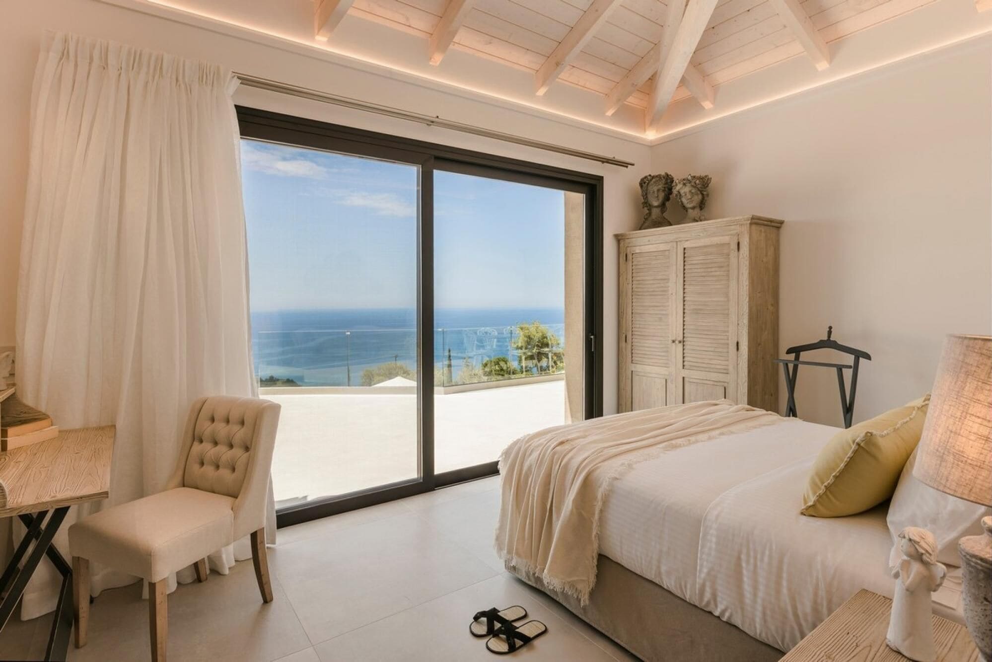 别墅 | 2 多间卧室、办公桌