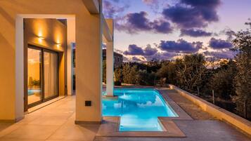 Villa | 2 bedrooms, desk