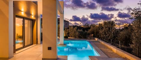 Villa | 2 bedrooms, desk