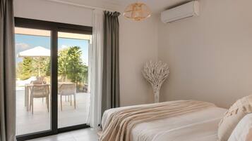 Villa | 2 bedrooms, desk