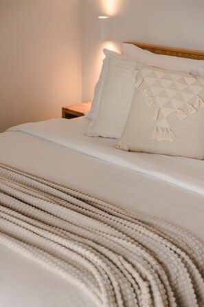 2 bedrooms, desk - Nirvana - Unalome Villas (Kefalonia)