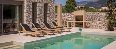 Villa | 3 bedrooms, desk