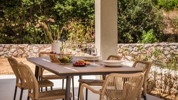 Villa | 3 bedrooms, desk