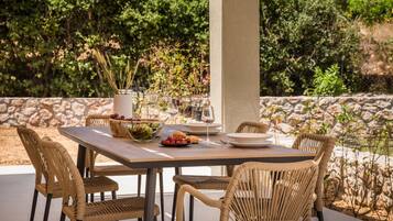 Villa | 3 bedrooms, desk