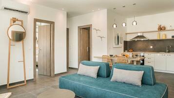 House | 3 bedrooms, desk