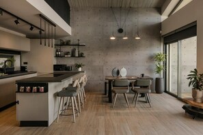 Villa | 2 Schlafzimmer, Schreibtisch