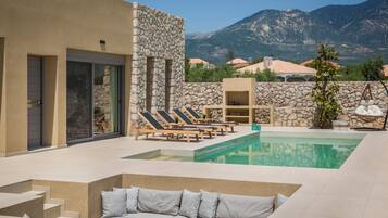 Villa | 3 bedrooms, desk