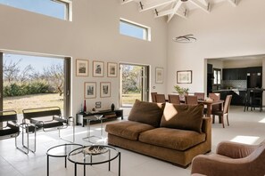 บ้านพัก | 3 ห้องนอน, โต๊ะทำงาน