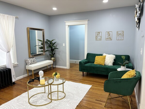 Smart TV, books - Quiet Neighborhood-5BR near Big E, Mass Mutual, Six flags (Springfield)