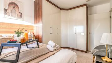 3 bedrooms, desk, iron/ironing board, WiFi