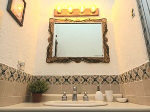 Dusche, Handtücher, Seife, Toilettenpapier