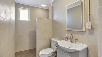 Shower, towels, soap, shampoo