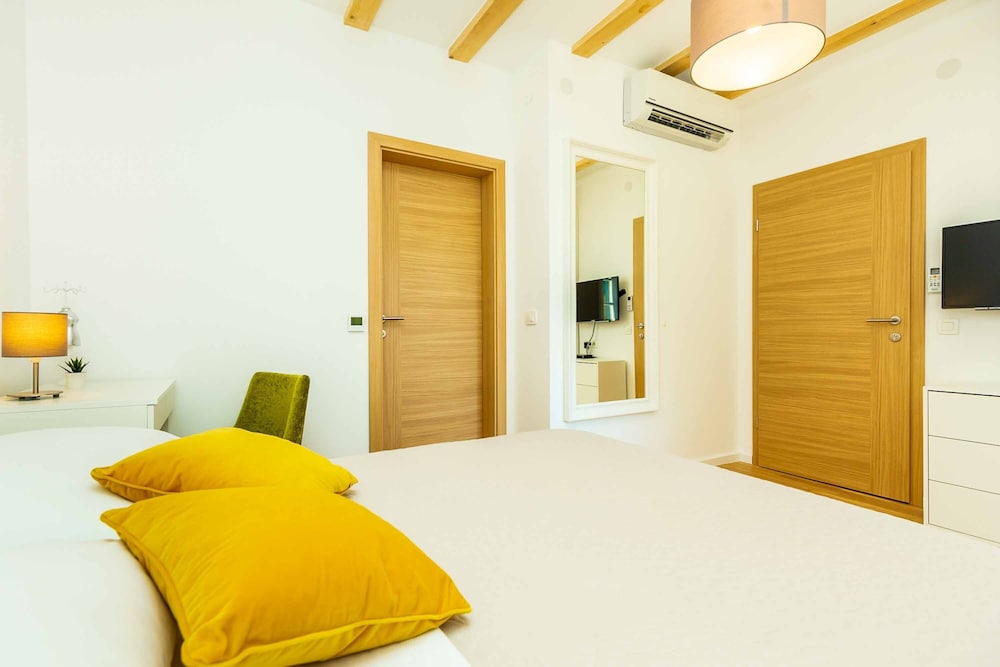 Villa Rustic Star - Four Bedroom Villa, Sleeps 8 - Dubrovnik