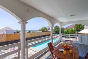 屋外ダイニングエリア