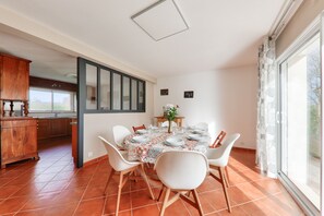 Dining - 4 bedroom house with garden - Tour du Parc (Le Tour-du-Parc)