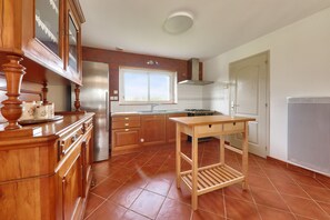 Réfrigérateur, micro-ondes, four, lave-vaisselle