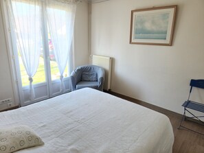 3 chambres, fer et planche à repasser, Wi-Fi gratuit