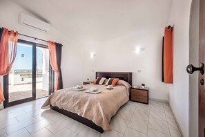 3 chambres, fer et planche à repasser, Wi-Fi, draps fournis