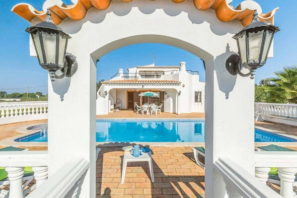Pool - Casa Omar - Three Bedroom Villa, Sleeps 6 (Armação de Pêra)