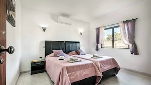 3 chambres, fer et planche à repasser, Wi-Fi, draps fournis