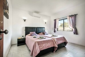 3 chambres, fer et planche à repasser, Wi-Fi, draps fournis