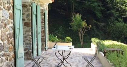 Magnifique Villa avec piscine dans un milieu verdoyant proche des commodités