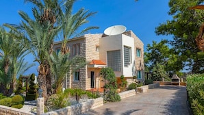 Exterior - Pine Retreat - Four Bedroom Villa, Sleeps 8 (Argaka)