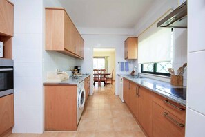 Refrigerador, microondas, horno y lavavajillas 