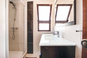 Shower, towels