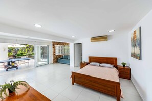 5 bedrooms, WiFi, bed sheets