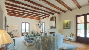 Living area - Residencia Baranda by Vida Villas (Alaró)