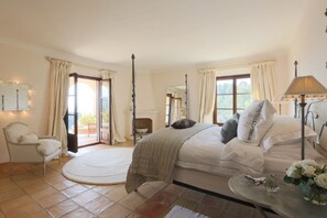 4 Schlafzimmer, Schreibtisch, Bügeleisen/Bügelbrett, kostenloses WLAN