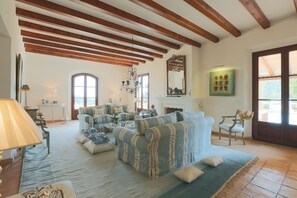 Fernseher, Kamin, Drucker