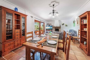 Dining - Villa Legendario - Four Bedroom Villa, Sleeps 8 (Mallorca)