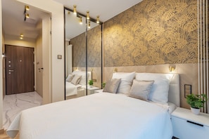 Apartamento standard, 1 quarto, vista para a cidade | 1 quarto, edredons de pluma, frigobar, individualmente decorados