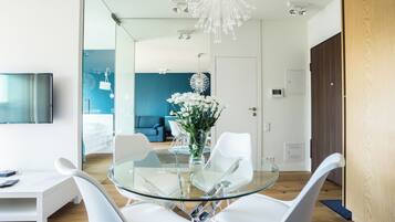 Standaard appartement, 1 slaapkamer, uitzicht op stad | Donzen dekbedden, een minibar, individueel gedecoreerd