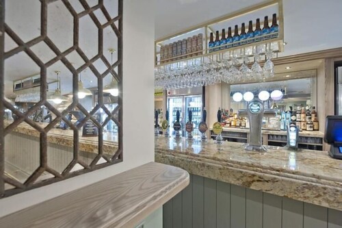 The Queen Hotel Wetherspoon