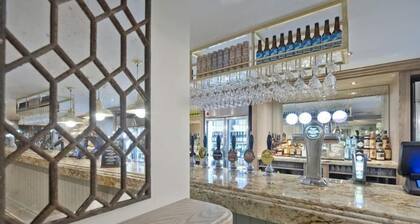 The Queen Hotel Wetherspoon