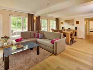 Leilighet – basic, badekar (Top 7) | Oppholdsområde | En 80-centimeters TV med kabel-kanaler